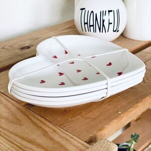 NWT Season of Love Set of 4 Heart Shaped Melamine White & red hearts 6.5” Plates